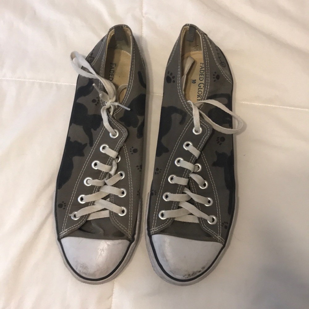 Hand Painted Cat Men’s 10 Shoes (Converse Style)